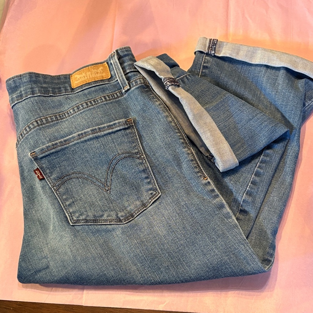 Levi's Classic Cuffed High waist Bermuda stretchyJean shorts